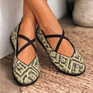 Apropos Mojito Moss Handmade USA Women Owned Business Size 8 SlipOn Flat Sandals